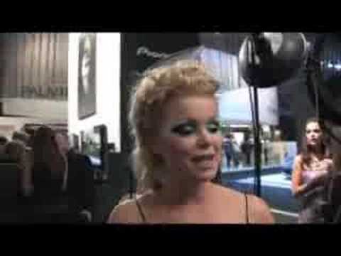 Dutchcowboy Patrick Petersen interviewt Bridget bij lancering crossmediaal magazine Van Dam Boulevard
