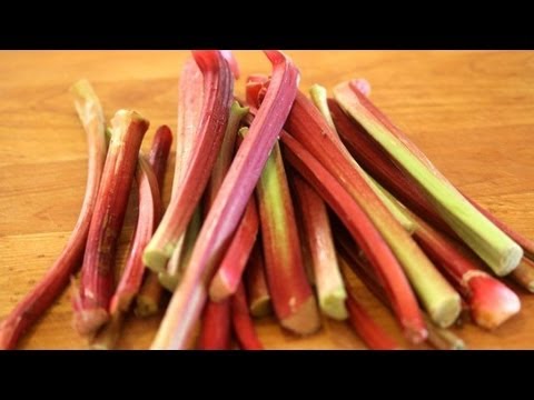 how to properly clean rhubarb