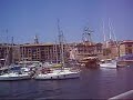 vers le vieux port
voyage �t� 2006

musique:
*pr�lude de maurice ravel
*une barque sur l'oc�an (extrait de miroirs) de maurice ravel

site de l'office de tourisme et des congr�s de marseille 
http://www.marseille-tourisme.com/