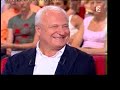 la presse s'est fait l'�cho de difficult�s rencontr�es lors du tournage des aventures de san-antonio (en juin 2003), dont g�rard lanvin et g�rard depardieu se disputent la vedette. des points de vue diff�rents ont oppos� le r�alisateur laurent touil-tartour (d�tenteur des droits d'adaptation au cin�ma et � la t�l�vision) et claude berri, le producteur. le casting a �t� revu en plein tournage et le budget diminu�. ainsi, jean-michel martial (qui devait interpr�ter monsieur blanc) a �t� remerci�, et une poign�e d'autres acteurs ont d� rendre leur tablier. le d�saccord entre les deux hommes a conduit claude berri � dessaisir laurent touil-tartour de la r�alisation pour la confier � un fid�le lieutenant de depardieu. d'importants �l�ments du sc�nario original �crit par laurent touil-tartour ont �galement �t� revus par la production. en particulier, l'id�e selon laquelle san-antonio serait dans le film non pas 