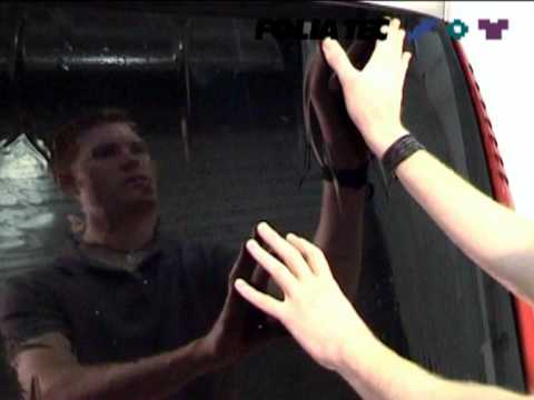 laminas - Aprende a instalar las láminas Foliatec en tu coche. Verás que fácil es tintar las lunas de tu automóvil. Necesitas muy pocas cosas y, menos el agua, lo demá...