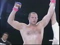 Luta no Pride GP 2004 entre Fedor Vs Randleman, o Russo começou levando a pior, tomando uma das quedas mais lindas do MMA, mas foi guerreiro inverteu a posição e quase arrancou o braço do Americano. Fight Wear e Suplementos visite www.worldcombat.com.br