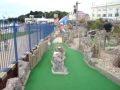 videos de The Burge Family play crazy golf at Barry Island