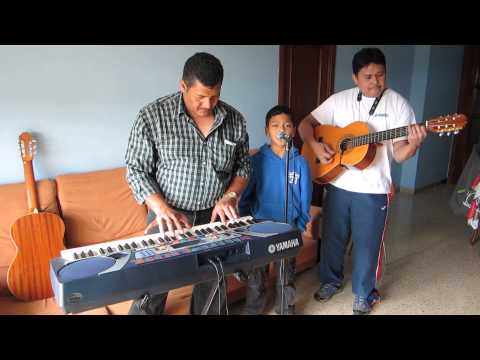 música de cuerda - danielito y su padre? y un amigo de el salvador.