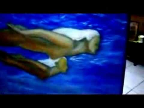 wanita telanjang sedang mandi