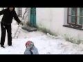 Idiot fällt vom Dach