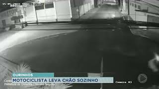 Ourinhos: motociclista cai após bater pneu na guia, na Vila Moraes