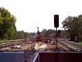 Im Zuge von Bauarbeiten am S Baumschulenweg wurde das Signal 1659 zum provisorischen Bahnsteig hin verschoben. Hier eine komplette Sequenz der Signalbilder für 1659.
In course of constuction works at the station Baumschulenweg of the urban railway of Berlin the signal 1659 has been moved to the temporarily platform. Here a complete sequence of aspects for this signal.