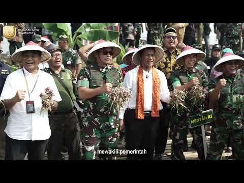 Panen Bersama Komoditas Bawang Merah di Lahan Urban Farming Korem 051/Wkt Kodam Jaya