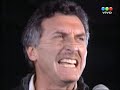 Mauricio Macri cantando 