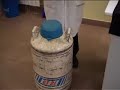 vid�o 1 sur 6 concernant l'air liquide.
cette courte vid�o vous explique la composition de l'air liquide, vous montre l'aspect de l'air liquide et comment il est conserv� � basse temp�rature.
visitez mon site:
http://www.iufm.unice.fr/departements/physique/forumpriv/enseignants/co2/index.htm