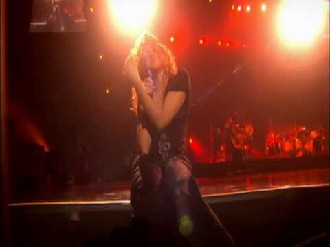 Shakira´s dirty foot