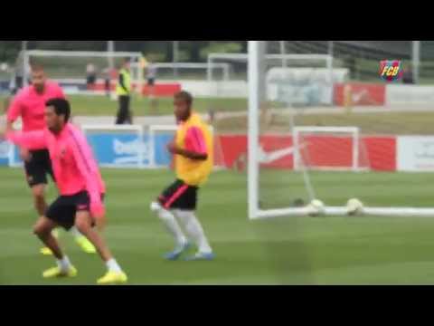 DE - El centrocampista explica sus vivencias en el stage en el tercer día de entrenamientos en St. George s Park --- Barça 2.0 Subscribe to our official channel http://www.youtube.com/subscription_c...