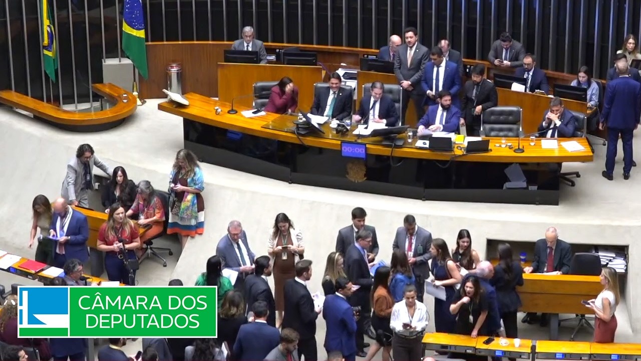 Conheça o papel desempenhado por deputados e senadores no Congresso - 18/08/26