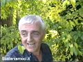http://www.sosteniamoci.it

questo video dura 7 minuti, � fatto in casa, � semplice ed umile, come liniziativa che cerca di pubblicizzare.

la mattina del il 12 ottobre, una domenica, il mitico assessore di boffalora ivo colombo e una squadra di cittadini innamorati del proprio comune, si sono trovati vicino al cimitero per pulire, armati di fulcin e olio di gomito, una parte dellalzaia del naviglio. uniniziativa giunta ormai alla terza edizione e che ogni primavera e autunno si ripete e ripeter� per cercare di abbellire questa zona del territorio del comune che, pur essendo zona di passaggio, viene sistematicamente dimenticata a se stessa.
obiettivo quindi? curare il proprio comune, tenerlo pulito e sensibilizzare i boffaloresi. 

ecco il pensiero di uno dei partecipanti alliniziativa:
 io penso che la comunit� siamo noi, se non ci diamo da fare ognuno nel suo piccolo per tenere pulito, per gestire la manutenzione, nessuna amministrazione di qualsiasi colore pu� garantire in proprio, col proprio personale, la pulizia di un territorio come questo. dobbiamo per forza darci da fare e poi � bello stiamo lavorando per noi!!

certo sembra utopia questa, in una societ� come la nostra, dove la propriet� privata sembra lunica cosa che conta: il proprio orticello, il proprio cellulare e la propria auto. come se sulle strade certa gente non ci passasse, come se avere dei vicini socievoli non facesse piacere, come se vedere il luogo dove il proprio figlio crescer� pulito, sano ed in ordine non sia una cosa che conta

sarei curioso di vedere cosa accadrebbe se la tv al posto di creare la necessit� del consumo, il desiderio del bene privato, inducesse invece le persone a collaborare in questo genere di iniziative. 
e luomo che � unanimale associale ed egoista o � quello che ci vogliono fare credere? c� felicit� solo nel consumo o anche nella collaborazione per il bene comune?