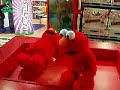 elmo tickles elmo cosquillas
