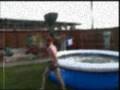 videos de Myron Jumpin in the pool 2-.wmv