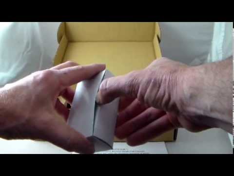 how to remove the battery from a motorola minitor v