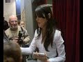Ariel di Camp Rock firma autografi a Lecco