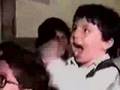 Niño endemoniado por una marioneta