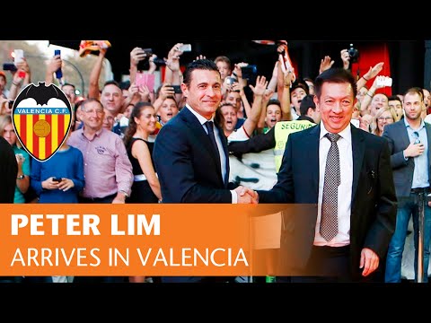 Peter Lim llega a Mestalla aclamado por la afición del Valencia CF Peter Lim llega a Mestalla aclamado por la afición del Valencia CF