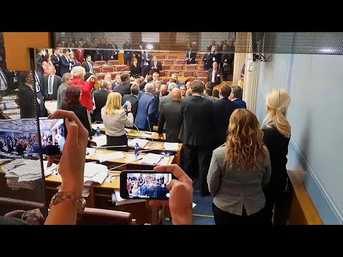 Montenegro: Tumulte im Parlament - strittiges Kirchen ...