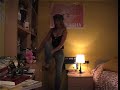 Eva se desnuda #4: fuera los zapatos! Luego los tejanos. Eva se desnuda #4: fuera los zapatos! Luego los tejanos.