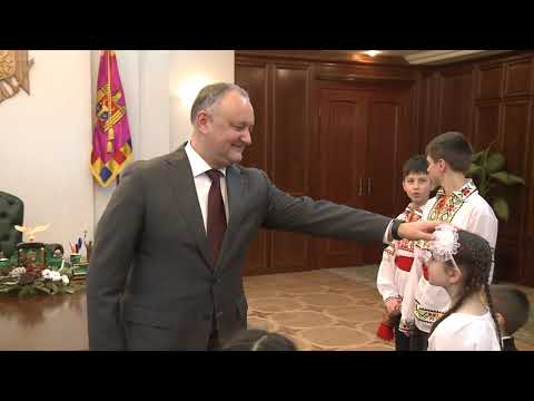 Copiii de la orfelinatul „Preafericitul Iosif” din Chișinău l-au colindat și semănat pe Președintele țării 
