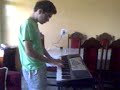 eu tocando teclado