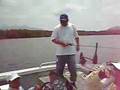 lincucho dançando em cima do barco