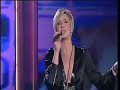 claudia jung - ich darf mich nicht in dich verlieben 2007

ich war mir doch so sicher, es k�nnte nie passiern,
ich w�rde nie den �berblick verliern.
dann kam dieses kribbeln, ich wei�, du sp�rst es auch,
millionen schmetterlinge sind im bauch.
wie krieg ich die denn da blo� wieder raus?

ich darf mich nicht in dich verlieben.
ich hab dich heute zwar gek��t,
doch ich darf mich nicht selbst betr�gen,
auch wenn es spannend mit dir ist.

du hast mich wie der blitz getroffen
im v�llig falschen augenblick,
doch es gibt auch ein leben vor dir
und das la� ich nicht zur�ck.

ich setze meine liebe nicht einfach so aufs spiel,
wenn du das willst, verlangst du echt zu viel.
versuch mich zu verstehen, ich kann es einfach nicht,
ich will nicht, da� mein herz daran zerbricht.
es w�r am ende auch nicht gut f�r dich.

ich darf mich nicht in dich verlieben.
ich hab dich heute zwar gek��t,
doch ich darf mich nicht selbst betr�gen,
auch wenn es spannend mit dir ist.

du hast mich wie der blitz getroffen
im v�llig falschen augenblick,
doch es gibt auch ein leben vor dir
und das la� ich nicht zur�ck.

die bilder der vergangenheit, sie holten mich schnell ein,
es tut mir leid, ich kann nur ehrlich sein.

ich darf mich nicht in dich verlieben.
ich hab dich heute zwar gek��t,
doch ich darf mich nicht selbst betr�gen,
auch wenn es spannend mit dir ist.

du hast mich wie der blitz getroffen
im v�llig falschen augenblick,
doch es gibt auch ein leben vor dir
und das la� ich nicht zur�ck,
nein das la� ich nicht zur�ck,
nein das la� ich nicht zur�ck.
