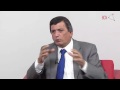 www.bcn.cl Como integrante de la comisión de Minería y Energía, cree que hay que poner un royalty que sea decente, de a lo menos de un 10 por ciento... Y que hay que beneficiar a las zonas mineras, porque una vez que se agote el metal, la diversidad productiva será de casi cero. Dice que sin duda ha sentido el peso del poder en este nuevo cargo, pero que lo toma con la debida conciencia, prudencia y responsabilidad. Nos habla de la admiración que siente por las juventudes comunistas; de su acercamiento con el actual gobierno y nos confiesa que tiene una tremenda identidad con el deporte, y que lo que admira de Bielsa es que ha sido capaz de recuperar el juego colectivo, indispensable para que cualquier objetivo se cumpla. Entrevista realizada por la por la Biblioteca del Congreso Nacional.