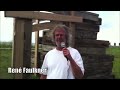 Vidéo Youtube - L'artiste René Faulkner raconte l'intérêt suscité chez les visiteurs par son installation «Quai se passa-t-il? Que se passera-t-il», montée sur les berges de Marsoui.