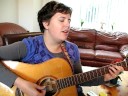 Heidi Mooy zingt een zelf geschreven nummer