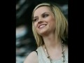 Bekijk muziek clip van Amy Macdonald met Rock Bottom