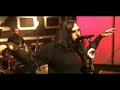 video arriesgate de skizoo

devu�lveme los ojos que sin saber
perd� mirando el firmamento...

quiero aprender a permanecer de pi�
y desterrar esto que siento...

es dif�cil entender la raz�n
que nos impulsa siempre a perder el control...

arri�sgate en nombre de este amor
volver�a a atravesar las puertas del infierno

si me esperases dentro...

devu�lveme las alas que te prest�
para burlar de nuevo al pensamiento...

es dif�cil entender la raz�n
que nos impulsa siempre a perder el control...

arri�sgate en nombre de este amor
volver�a a atravesar las puertas del infierno...

nubes de dolor
asedi�ndonos...
nubes que ahora son
c�mplices de �ste rencor....