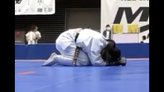 空手試合で女子のローブロー!Female groin ... 空手試合で女子のローブロー!Female groin ...