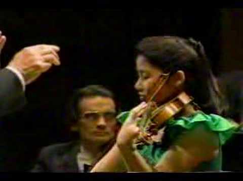 chang - Mendelssohn Violin Concerto Movement 1 Allegro, molto appassionato: PART 1 OF 2 SARAH CHANG, NEW YORK PHILHARMONIC & KURT MASUR - AVERY FISHER HALL 1995 PART...