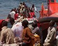 ISLAS CANARIAS:  CAYUCOS E INMIGRANTES: LA PUERTA DE AGUA -  INMIGRACIÓN AFRICANA