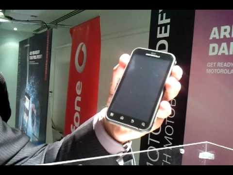 Conoce el “indestructible” smartphone Defy de Motorola
