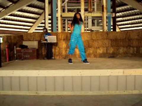 dymond cruz dancing pose