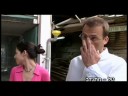 חלוקה החלוקה מתבצעת אחת לשבועיים וחצי, ברכבים פרטיים של מתנדבים, ובאוטובוס שמקצה חברת דן לכל מועד חלוקה, כמו כן נמנות עם המתנדבים חברות מסחריות ויחידות צבאיות שהתאגדו לבצע חלוקה מרוכזת. חבילות המזון מועברות ישירות לבתי הנזקקים במטרה ובכוונה לשמור על צינעת הפרט, כמו כן רבים מהנזקקים מתקשים להגיע למקום בכוחות עצמם ולשאת את החבילות. החבילותעלות חבילה בסיסית למשפחה עומדת על 170 ש