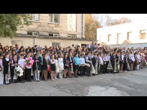 Президент Николае Тимофти принял участие в торжественной линейке в столичном лицее имени Спиру Харета