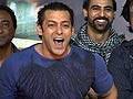 Salman wishes Shahrukh Happy Birthday