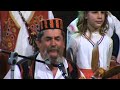 Imade jedan rvacki guslar, Dane mu je ime...ponosimo se njime...živi u mjestu Dubravice - Skradin, dodir Ravni Kotari i Dalmatinska zagora.  Ne znam bračo moja, šta mi je kod njega lipše, narodno ruvo ili gusle ili njegova pisma...ma sve zajedno mi pričinja takvu lipotu i radost za oči i dušu.