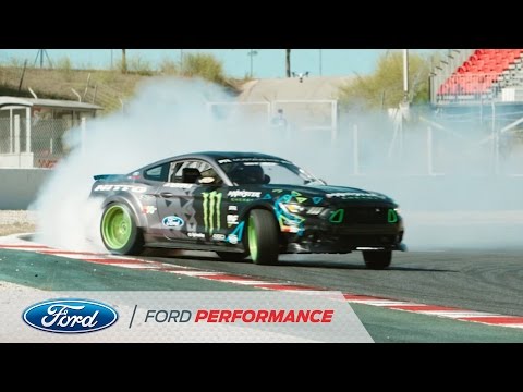 Vaughn Gittin Jr a bordo de su Ford Mustang RTR con 900 hp 