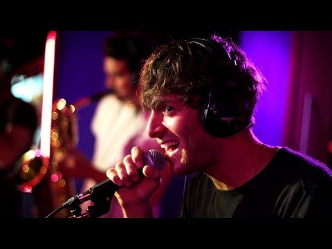 Paolo Nutini - Recover (Chvrches) in BBC Radio 1