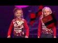 Amalie & Frederikke Tænker på Et Kram