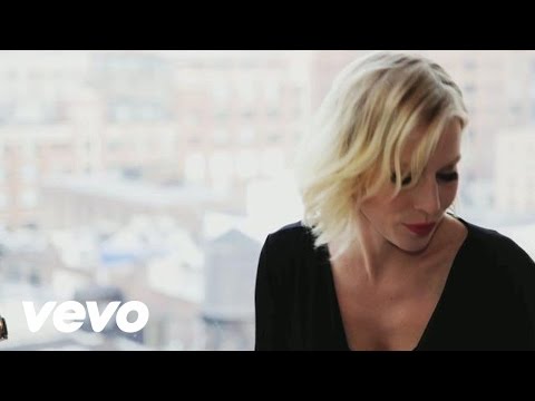 shake up happiness - Music video by Natasha Bedingfield performing Shake Up Christmas 2011 (Official Coca-Cola Christmas Song). (C) 2011 The Coca-Cola Company under licence to So...