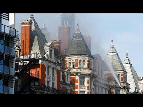 Grobrand in Hotel im Londoner Stadtteil Knightsbri ...